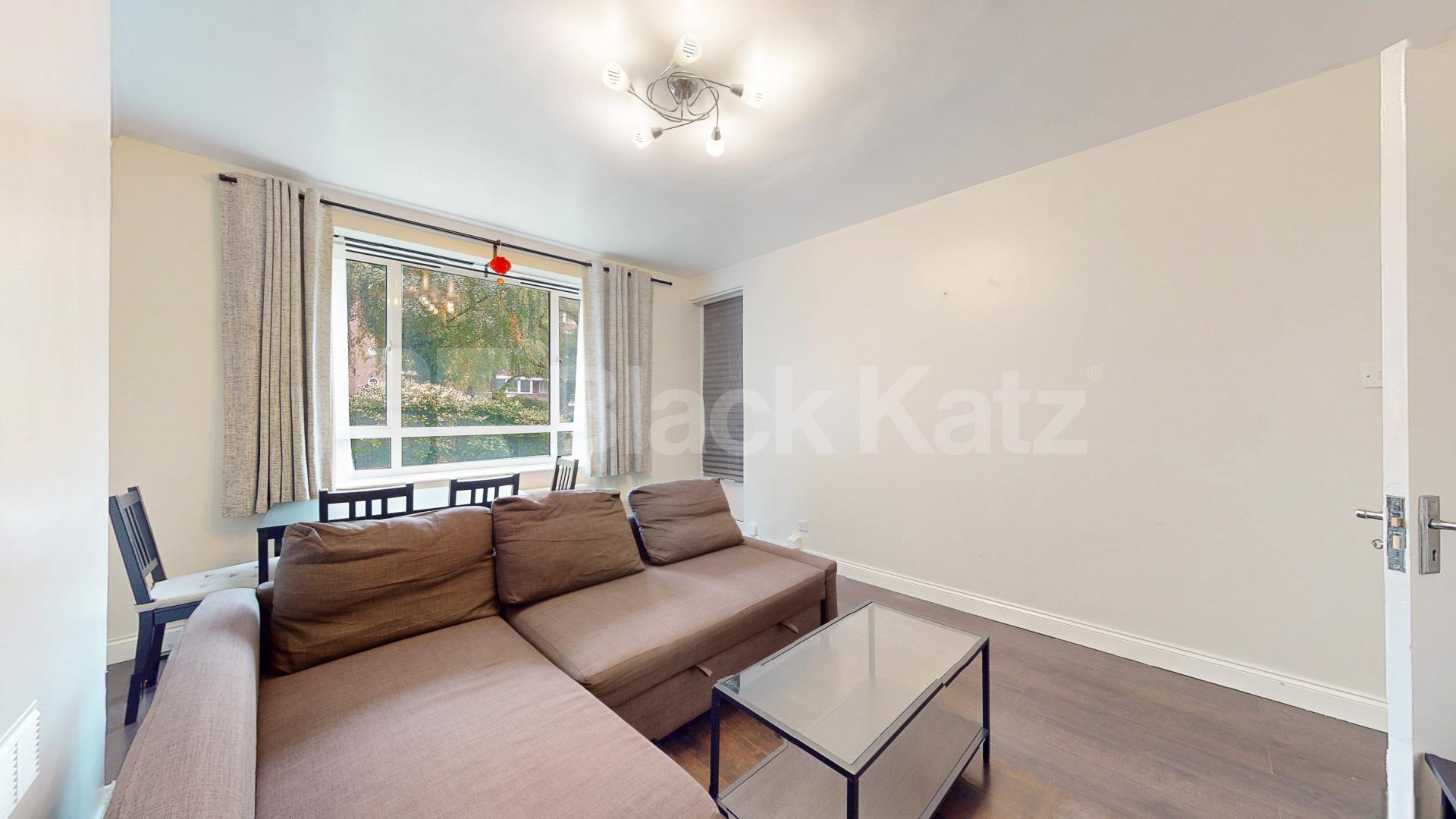 Spacious One Bedroom Flat in Prestigious St Johns Wood by Regents Park Townshend Road, St Johns Wood